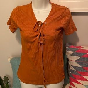 💰3/$25 ❤️ ZARA trafaluc ribbed orange lace-up t-shirt - size small